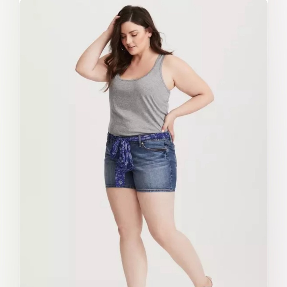 Torrid #FeelTheFit Vintage Stretch Mid-Rise Mid Short